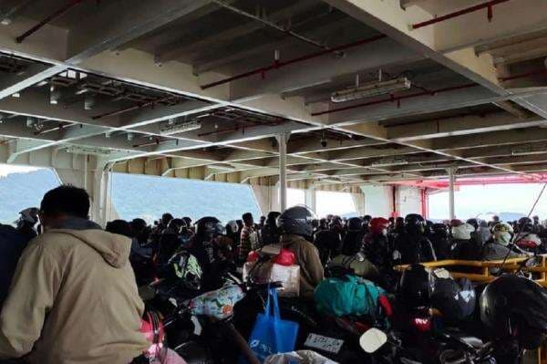 Cerita Pemudik Motor dari Tangerang ke Lampung, Tempuh Waktu 12 Jam via Pelabuhan Ciwandan Cerita Pemudik Motor dari Tangerang ke Lampung, Tempuh Waktu 12 Jam via Pelabuhan Ciwandan