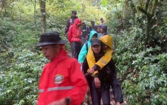 Pendaki Terpeleset di Gunung Lompobattang Bantaeng, Evakuasi Dramatis