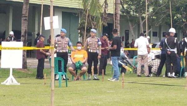 Rekonstruksi Penembakan 3 Polisi, Aiptu Kapri Bawa 2 Ayam untuk Dijual Rekonstruksi Penembakan 3 Polisi, Aiptu Kapri Bawa 2 Ayam untuk Dijual