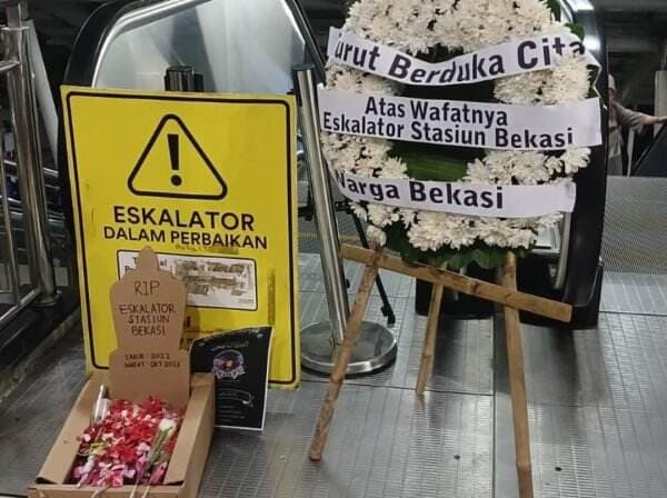 Penumpang Kereta Kirim Karangan Bunga 100 Hari Eskalator Mati di Stasiun Bekasi, Netizen Murka