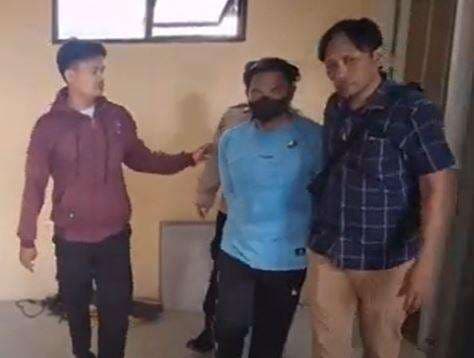 Ini Tampang Pria Tak Dikenal Penyerang Imam Masjid Al Ittihad Jatibarang Brebes Ini Tampang Pria Tak Dikenal Penyerang Imam Masjid Al Ittihad Jatibarang Brebes