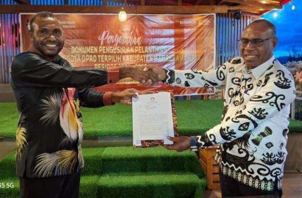 Anggota DPRD Daniel Antoh dari Partai Perindo Rajin Bantu Warga Mamberamo Raya Anggota DPRD Daniel Antoh dari Partai Perindo Rajin Bantu Warga Mamberamo Raya