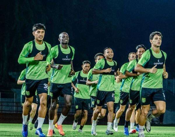 Persebaya Surabaya Siapkan Strategi Khusus untuk Kalahkan Madura United di Derby Jatim Persebaya Surabaya Siapkan Strategi Khusus untuk Kalahkan Madura United di Derby Jatim