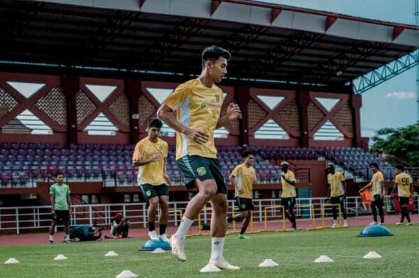 Tertinggal 9 poin, Persebaya Belum Menyerah Kejar Titel Liga 1 2024-2025 Tertinggal 9 poin, Persebaya Belum Menyerah Kejar Titel Liga 1 2024-2025