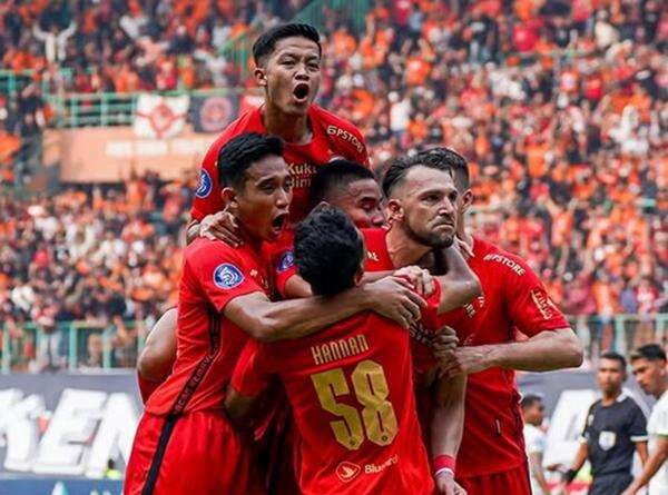 Perjuangan Persija Jakarta Bertahan di 4 Besar Klasemen Liga 1 2024-2025 Perjuangan Persija Jakarta Bertahan di 4 Besar Klasemen Liga 1 2024-2025