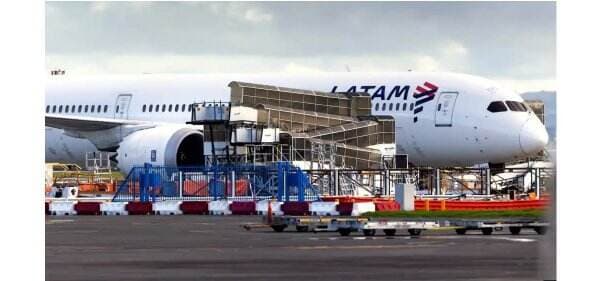 Pesawat LATAM Airlines Terjun Bebas, Penyelidik Sita Kotak Hitam untuk Cari Penyebab
