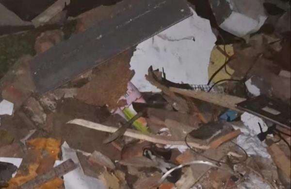 Duarr! Petasan Meledak saat Diracik di Kediri, Rumah Hancur 1 Orang Luka Bakar Duarr! Petasan Meledak saat Diracik di Kediri, Rumah Hancur 1 Orang Luka Bakar