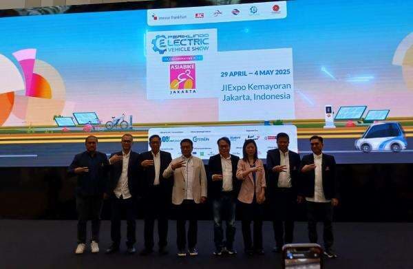 Pameran Kendaraan Listrik PEVS 2025 Diramaikan 130 Merek, Targetkan Transaksi Rp400 Miliar Pameran Kendaraan Listrik PEVS 2025 Diramaikan 130 Merek, Targetkan Transaksi Rp400 Miliar