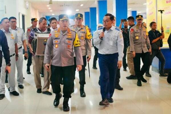 Tinjau Terminal Tirtonadi, Kapolri: Driver Perjalanan Jauh Harus ada Cadangan