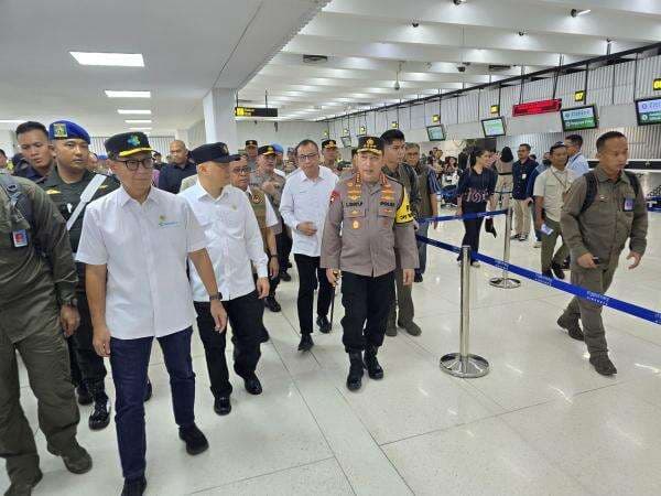 Tinjau Bandara Soetta, Kapolri Instruksikan Jajaran Rutin Patroli Pastikan Pemudik Aman-Nyaman Tinjau Bandara Soetta, Kapolri Instruksikan Jajaran Rutin Patroli Pastikan Pemudik Aman-Nyaman