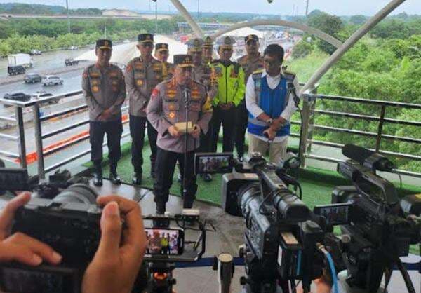 Polri Sebut 54,2 Persen Kendaraan Sudah Tinggalkan Jakarta Polri Sebut 54,2 Persen Kendaraan Sudah Tinggalkan Jakarta