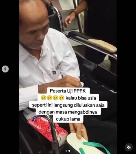 Kisah Perjuangan Lansia Ikut Ujian PPPK &nbsp;Pakai Kursi Roda, Puluhan Tahun Mengabdi Jadi Guru