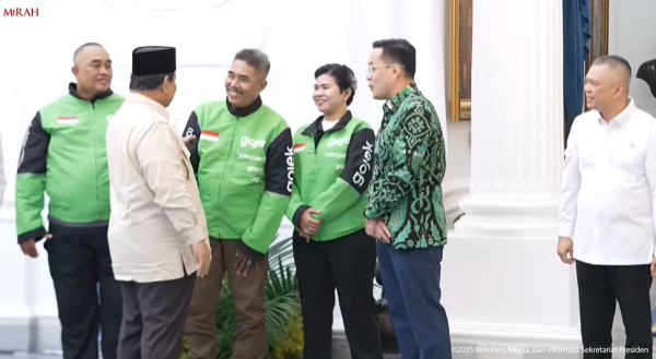 Sosok Mulyono, Driver Gojek Pertama 001 yang Diundang ke Istana saat Prabowo Umumkan Bonus Hari Raya Sosok Mulyono, Driver Gojek Pertama 001 yang Diundang ke Istana saat Prabowo Umumkan Bonus Hari Raya