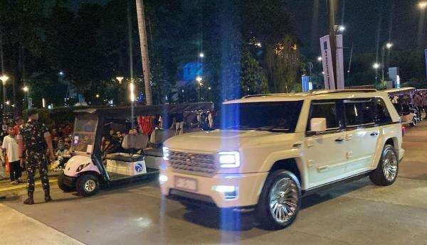Naik Mobil Maung, Prabowo Tiba di GBK Nonton Indonesia vs Bahrain Naik Mobil Maung, Prabowo Tiba di GBK Nonton Indonesia vs Bahrain