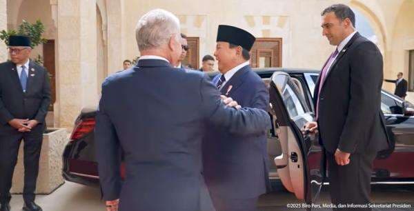 Momen Langka Raja Abdullah II Sopiri Prabowo Pakai Mobil Kepresidenan hingga Dikawal Jet Tempur Canggih Momen Langka Raja Abdullah II Sopiri Prabowo Pakai Mobil Kepresidenan hingga Dikawal Jet Tempur Canggih