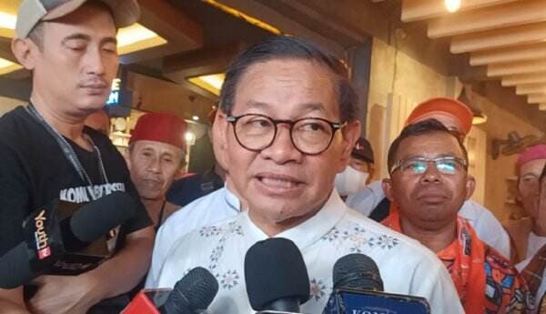 Gubernur DKI Pramono Anung Sambangi Korban Banjir di GOR Otista, Minta Warga Siaga Cuaca Ekstrem Gubernur DKI Pramono Anung Sambangi Korban Banjir di GOR Otista, Minta Warga Siaga Cuaca Ekstrem