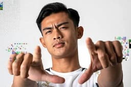 Pratama Arhan Hebohkan Publik Usai Tersorot Kamera Bareng Slogan Iklan Antiseptik Luka