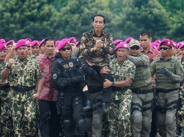  Jokowi Terima Brevet Kehormatan Hiu Kencana Besok