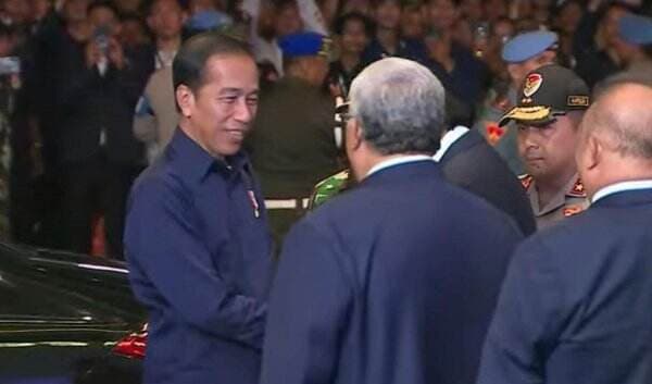 Jokowi Kenakan Baju Biru Hadiri Kongres Partai Nasdem