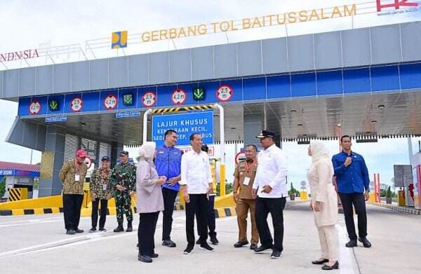 Resmikan Ruas Jalan Tol Sigli-Banda Aceh, Jokowi: Bangkitkan Perekonomian&nbsp;