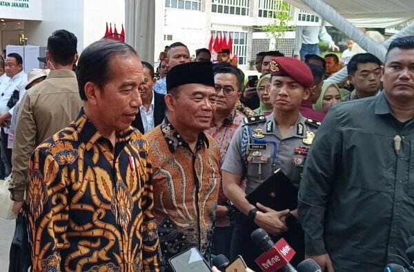 Jokowi Restui Risma Maju di Pilgub Jatim