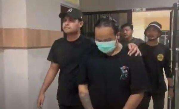 Pria Bertato Jual Foto Porno Wanita Gresik Editan AI, Raup Cuan Rp200 Ribu per Frame Pria Bertato Jual Foto Porno Wanita Gresik Editan AI, Raup Cuan Rp200 Ribu per Frame