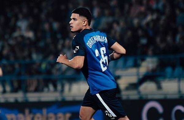 Pelatih Buka Suara soal Kondisi Ragnar Oratmangoen yang Terjangkit Virus Usai Absen 4 Laga Bersama FCV Dender Pelatih Buka Suara soal Kondisi Ragnar Oratmangoen yang Terjangkit Virus Usai Absen 4 Laga Bersama FCV Dender