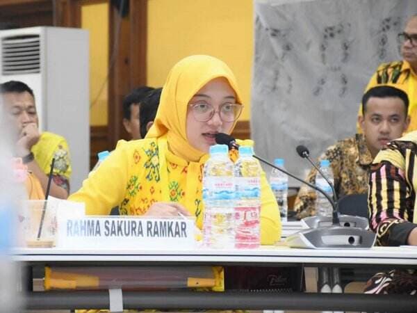 <i>Kenalin Nih</i>! Rahma Sakura, Gadis Cantik Asal Sukabumi Jadi Anggota DPRD Termuda