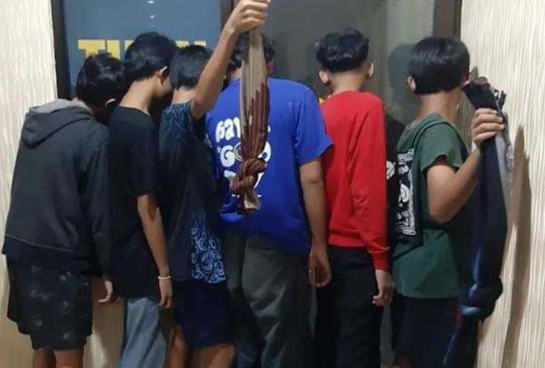 Diduga Perang Sarung, Kawanan Remaja di Bekasi Ditangkap Polisi Diduga Perang Sarung, Kawanan Remaja di Bekasi Ditangkap Polisi