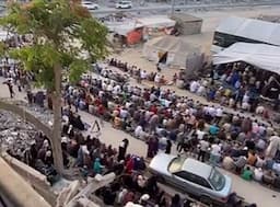    Rayakan Idul Adha, Warga Gaza Khidmat Kumandangkan Takbir hingga Sholat Ied di Pengungsian
