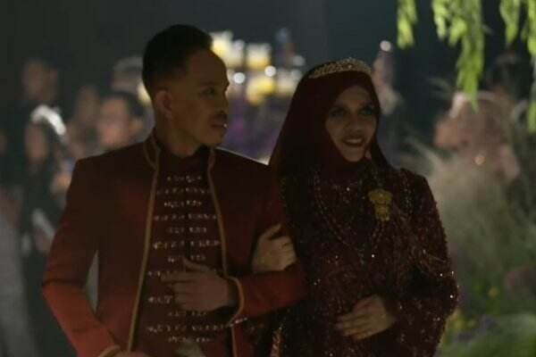Ayah Thariq Halilintar Tampil <i>Edgy</i> Pakai Sneakers di Resepsi Pernikahan
