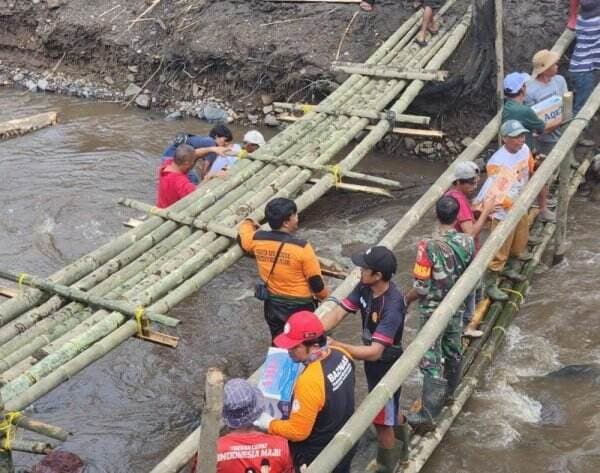 Respons Banjir Bandang di Sumbar, Baznas Bangun Jembatan Darurat