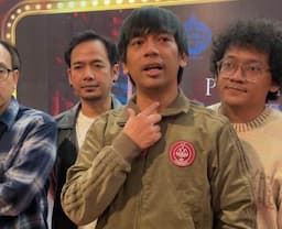 Cerita Rian DMasiv Nyaris Tersambar Api saat Manggung, Sampai Emosi ke Penyelenggara