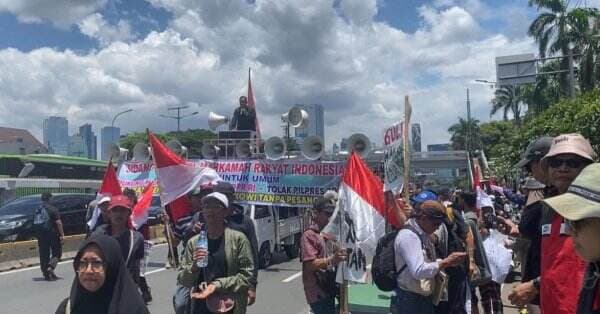 Ribuan Massa Demonstran Mulai Padati Depan Gedung DPR