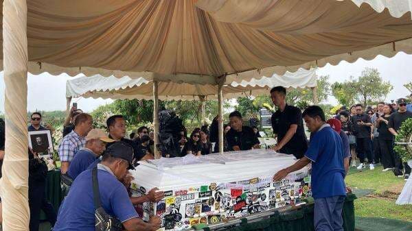 Lagu The Smashing Pumpkins Iringi Pemakaman Ricky Siahaan Lagu The Smashing Pumpkins Iringi Pemakaman Ricky Siahaan