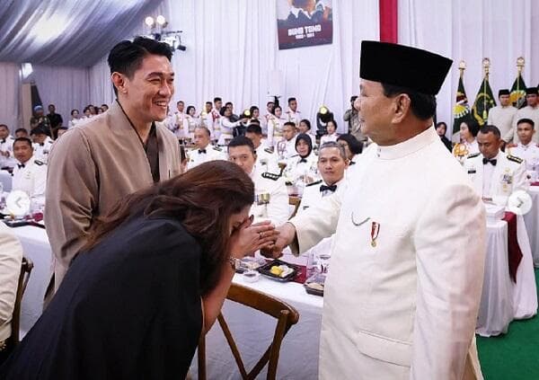 Ini Riwayat Pendidikan Ifan Seventeen, Dirut PT PFN yang Ternyata Lulusan FE UGM Ini Riwayat Pendidikan Ifan Seventeen, Dirut PT PFN yang Ternyata Lulusan FE UGM