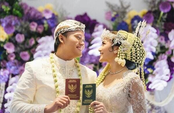 Rizky Febian dan Mahalini Nikah Siri Tapi Pamer Buku Nikah, Palsu?&nbsp;