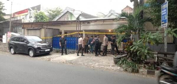 Rumah Diduga Jadi Pabrik Narkoba di Malang, Warga Ungkap Aktivitas Mencurigakan   