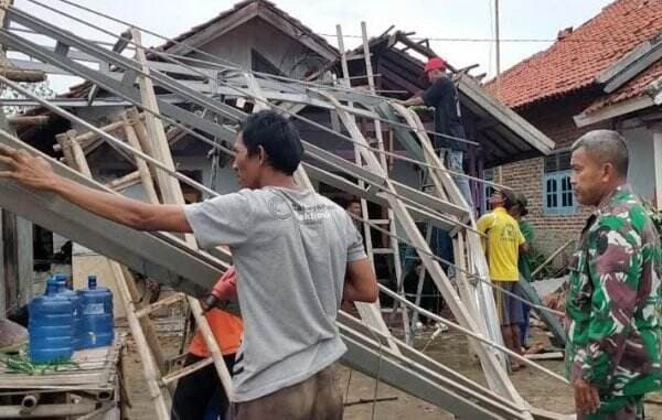 Hujan Badai Terjang Pabean Ilir Indramayu, Puluhan Rumah Rusak