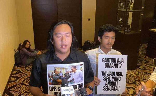 Soroti Pasal Bermasalah, Koalisi Masyarakat Sipil Geruduk Rapat RUU TNI di Hotel Mewah Soroti Pasal Bermasalah, Koalisi Masyarakat Sipil Geruduk Rapat RUU TNI di Hotel Mewah