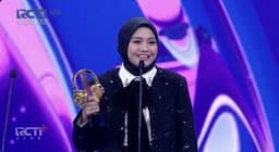 Salma Salsabil Sumringah Menang Breakthrough of the Year Indonesia Music Awards 2024