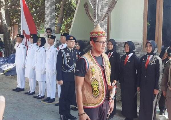 Kisah di Balik Baju Adat Dayak Kalimantan Timur Sandiaga Uno saat Upacara  di Pulau Pramuka