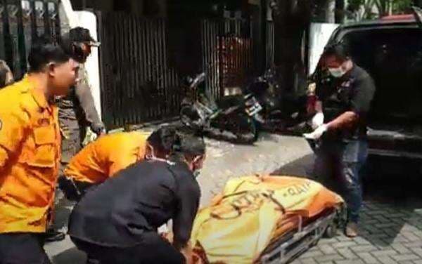 Kronologi Sejoli Tewas dalam Kamar Kos Perumahan Elite Surabaya, Ditemukan Jarum Suntik Kronologi Sejoli Tewas dalam Kamar Kos Perumahan Elite Surabaya, Ditemukan Jarum Suntik