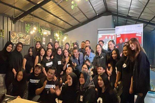 Seru! Pemain Gober Parijs Van Java Nobar Trailer Bersama Fans di Bandung Seru! Pemain Gober Parijs Van Java Nobar Trailer Bersama Fans di Bandung