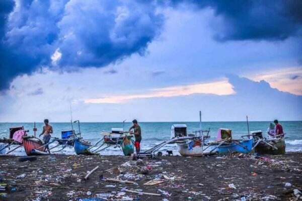 Siklon Tropis Anggrek Menjauh, BMKG Imbau Tetap Waspada Gelombang hingga 4 Meter