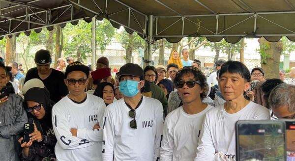 Sebelum Meninggal, Bunda Iffet Bikin Ini untuk Keluarga Besar Slank Sebelum Meninggal, Bunda Iffet Bikin Ini untuk Keluarga Besar Slank