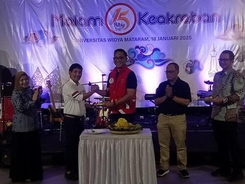 Lustrum ke-15 SMA 4 Yogyakarta: Malam Keakraban, Merajut Kebersamaan Lintas Generasi Alumni Lustrum ke-15 SMA 4 Yogyakarta: Malam Keakraban, Merajut Kebersamaan Lintas Generasi Alumni 