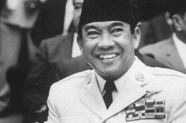 Kala Soekarno Pakai Sepatu Bolong Bertemu Duta Besar Asing