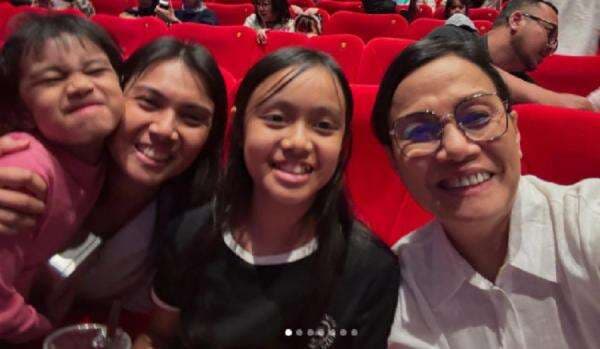 Momen Sri Mulyani Nonton Film Jumbo Bareng Cucu, Banggakan Karya Anak Bangsa Momen Sri Mulyani Nonton Film Jumbo Bareng Cucu, Banggakan Karya Anak Bangsa