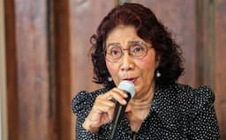 Susi Pudjiastuti Nangis Jokowi Buka Keran Ekspor Pasir Laut